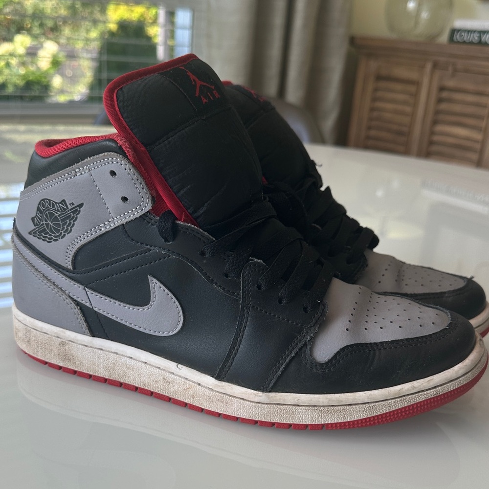 Jordan Men's Black and Gray Sneakers